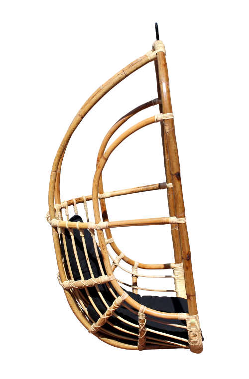 závěsné křeslo z ratanu a bambusu